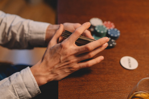 Как перестать проигрывать в покер?