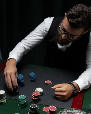 Сколько времени нужно уделять игре в покер, а сколько обучению?