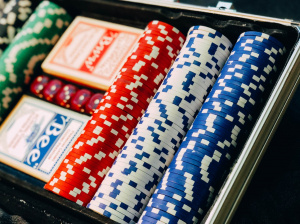 Покерные наборы на заказ с брендированием фишек